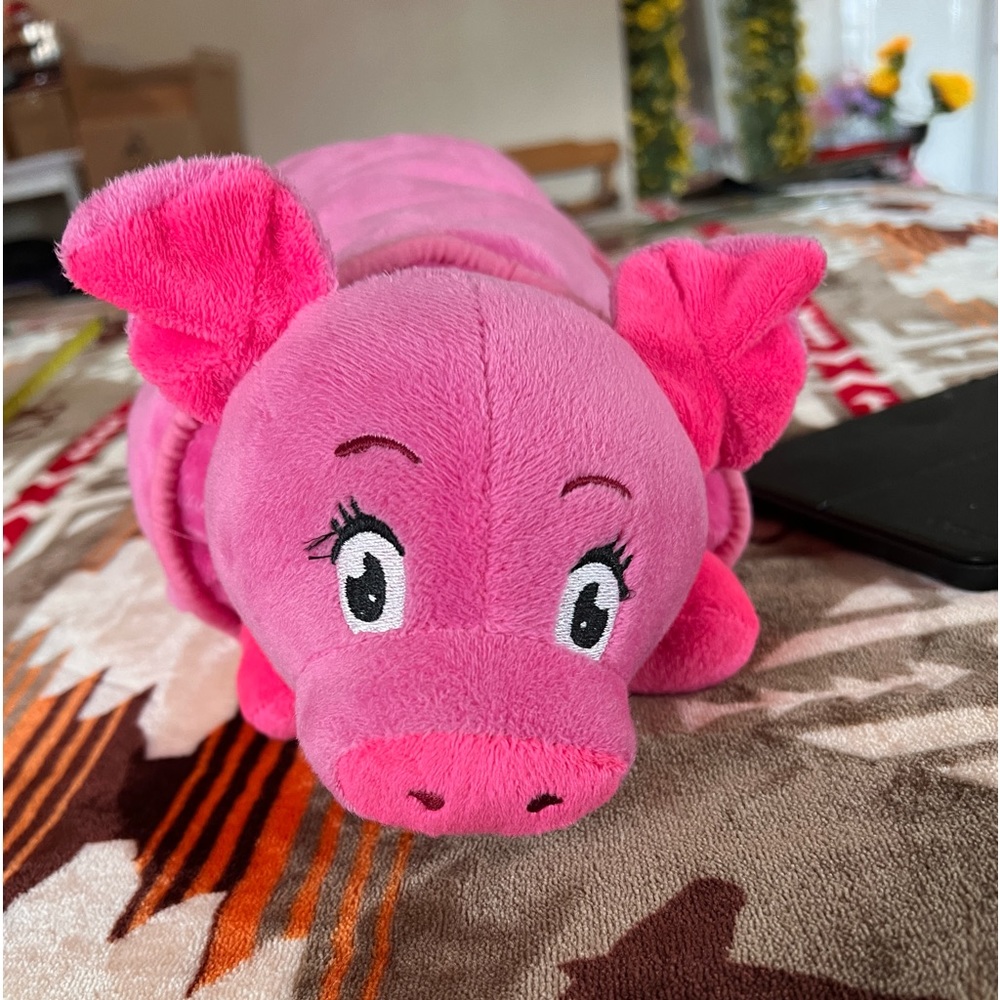 Plush Pig Tablet Stand